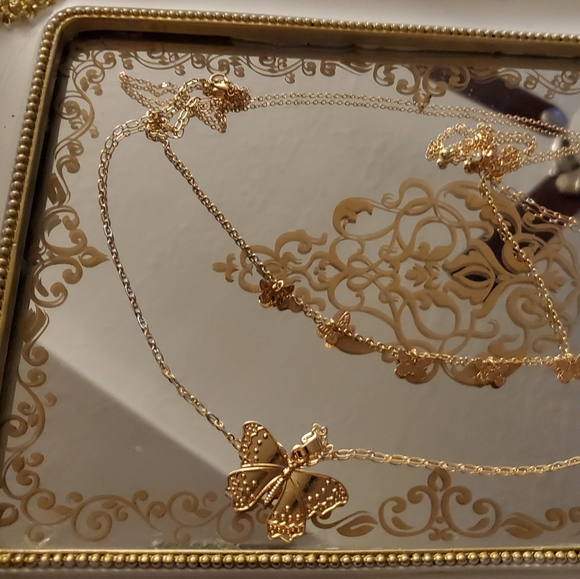 🦋Multi layered gold plated butterfly necklace - Picture 3 of 6